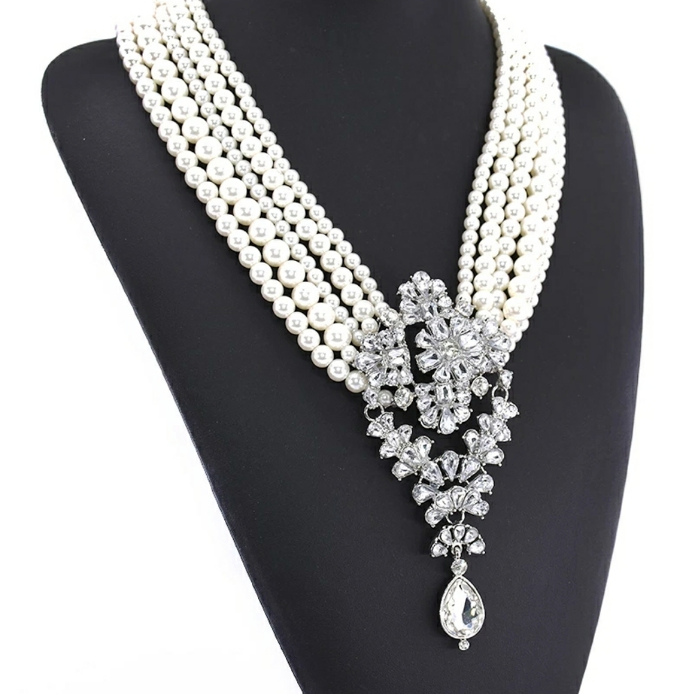"Silva" Pearl and Rhinestone Glam Pendant Necklace